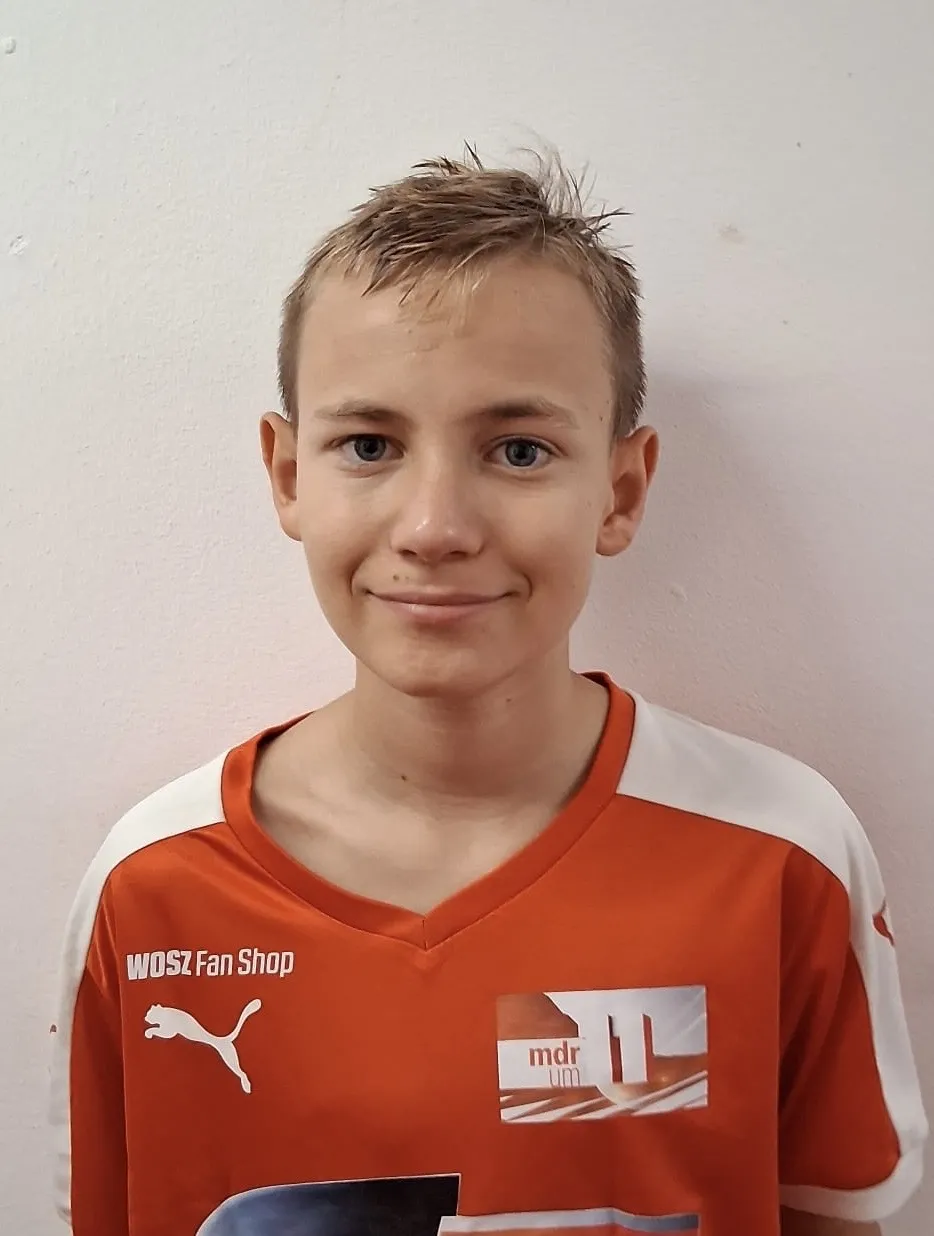Lukas R.